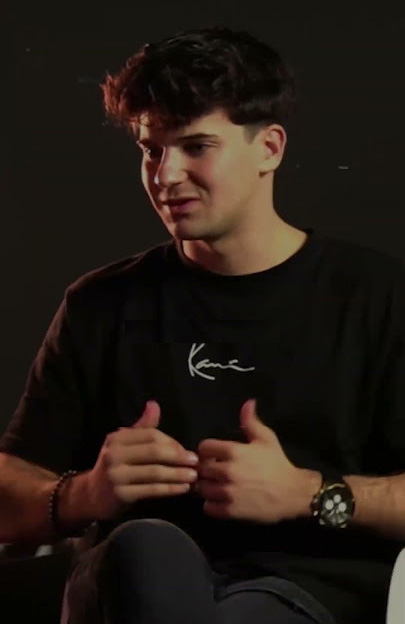 Opinión Vive de tu Libro de Fabián Piquer (2025) 9 Fabian Piquer sentado y sin mirar a camara