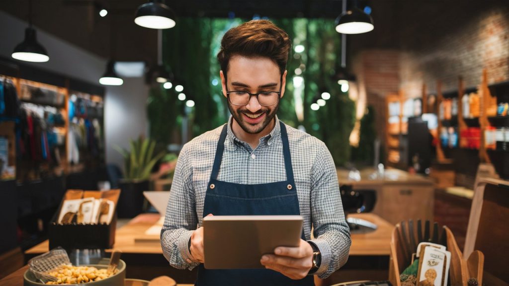 Opinión Tu Tienda Preconstruida 16 hombre con tablet